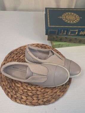 Ecco Slip-On Sneakers in Light Taupe Size 38 Missing 1 Insole*